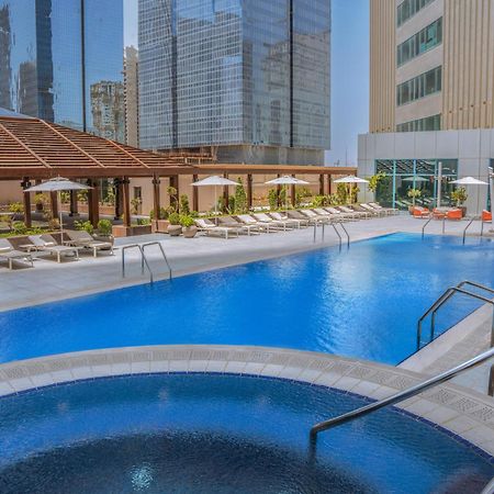 Hotel Pullman Doha West Bay Exterior foto The swimming pool at the hotel